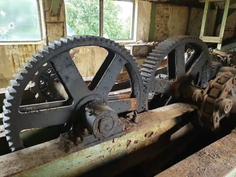 Lost Place Bergwerk mit uralter Maschine 60 Lost Place Bergwerk mit uralter Maschine - Z0001