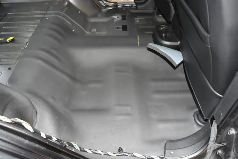 Jeep Wrangler Bodendämmung mit Armaflex 57 Jeep Wrangler Bodendämmung