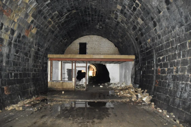 Lost Place Eisenbahntunnel mit U-Verlagerung 61 Lost Place Eisenbahntunnel