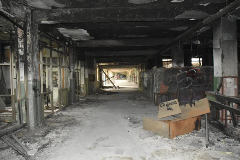 Lost Place Schleifmittel Fabrik mit vielen Hallen 48 Lost Place Schleifmittel Fabrik